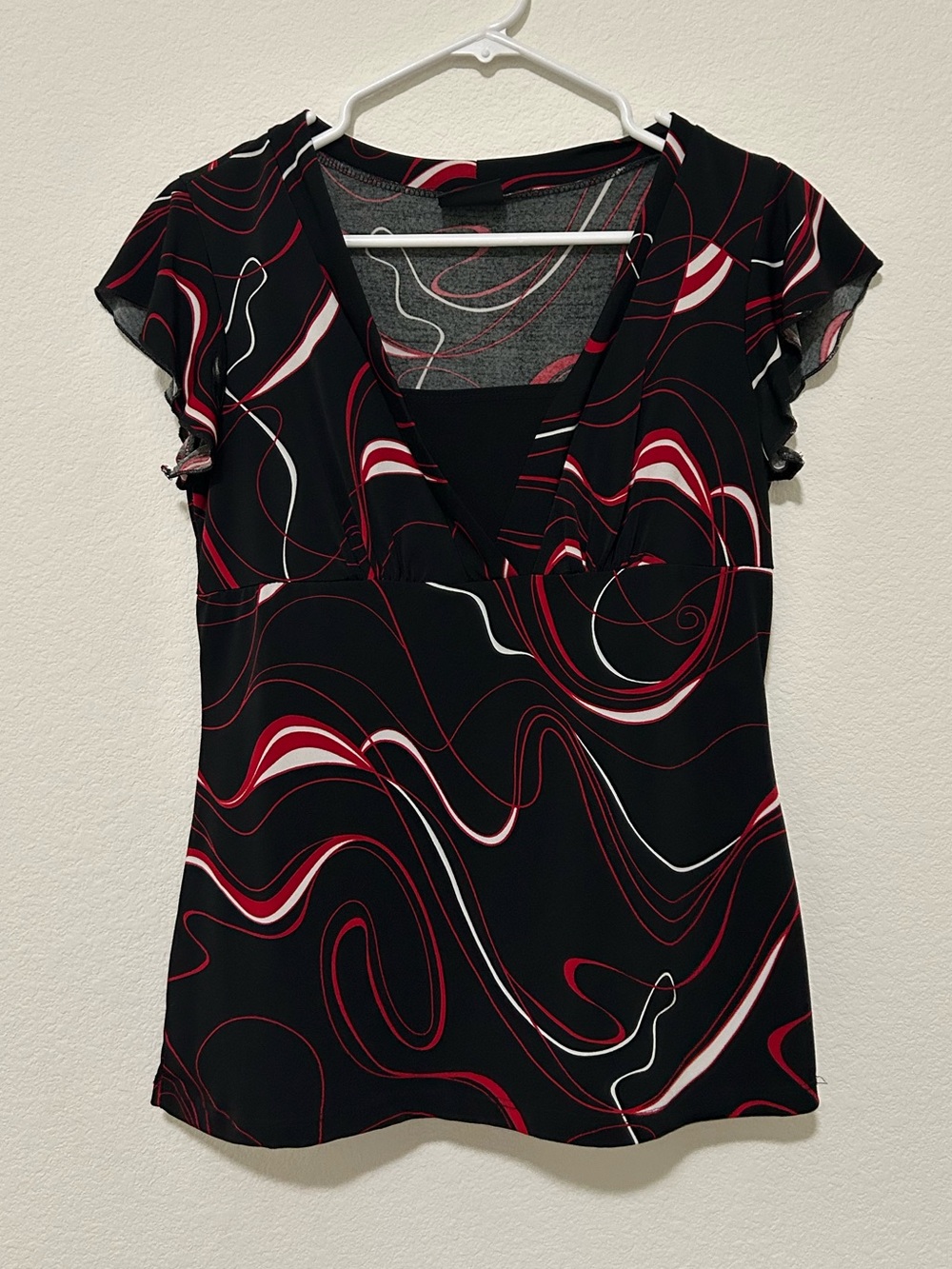 Black & Red Swirl V-Neck Women's Top